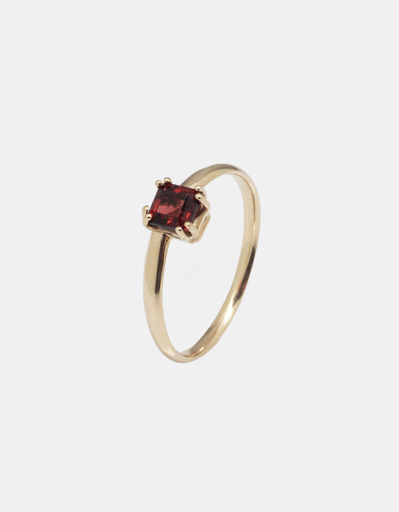 Pierścionek z granatem, 14K żółte złoto - Subtle